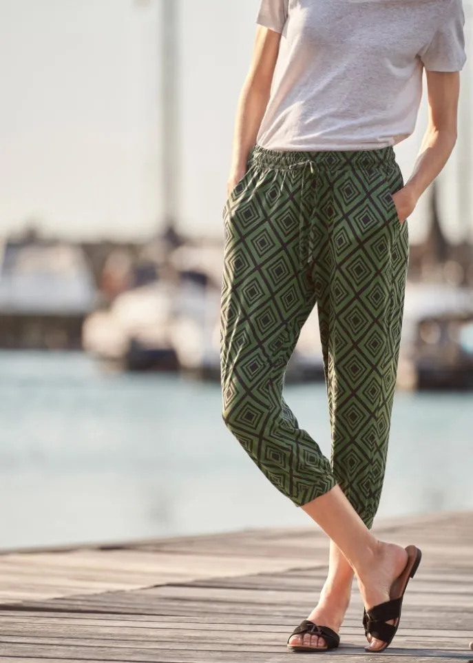 3/4 trousers with Bpc Bonprix Collection print, green